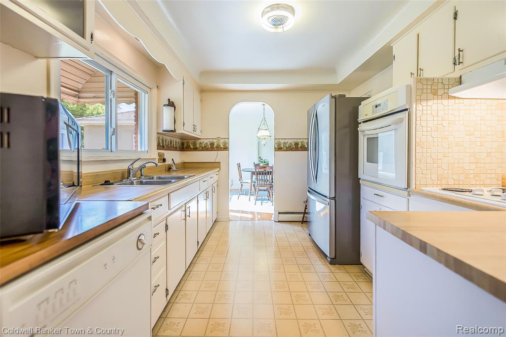 32297 Warren Road, Garden City, MI — Photo 21