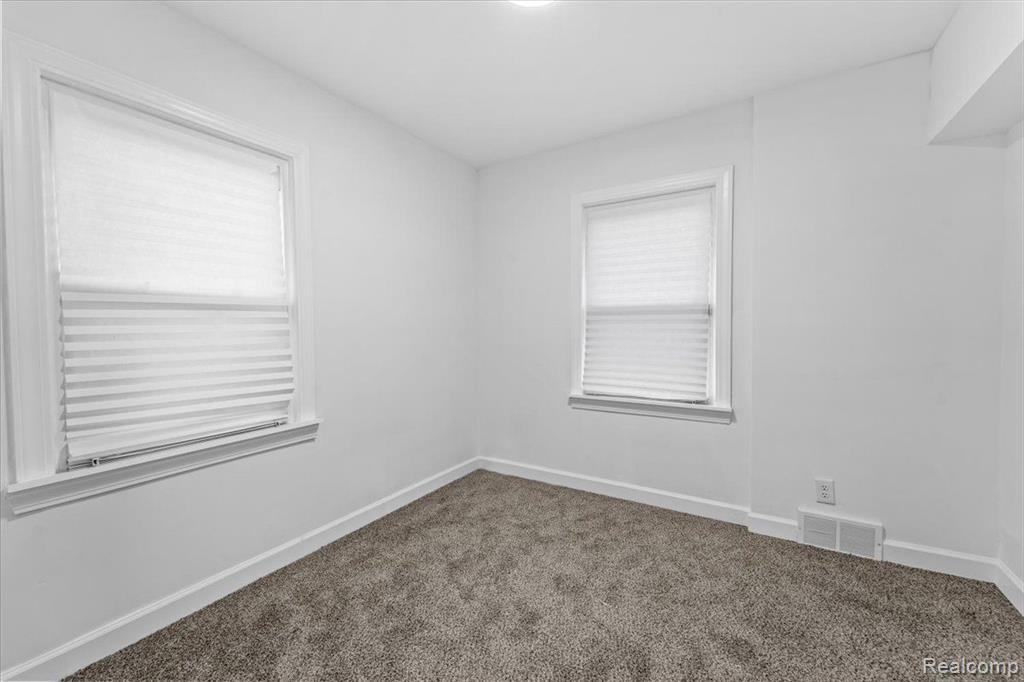 11943 E OUTER Drive, Detroit, MI 48224 — Photo 31