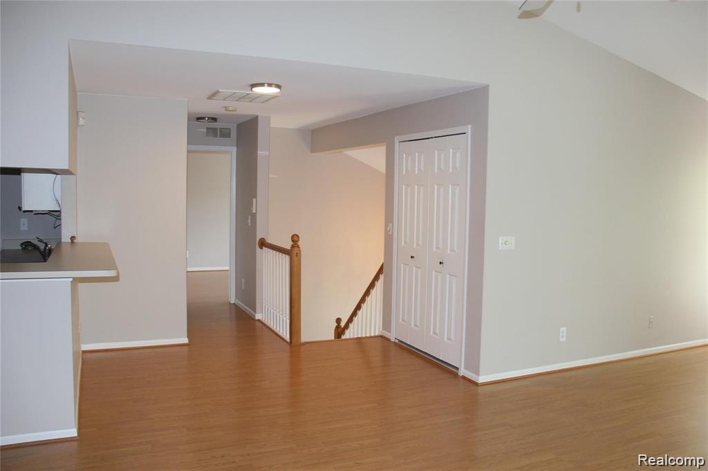 4428 Berkshire Dr, Sterling Heights, MI 48314 — Photo 4