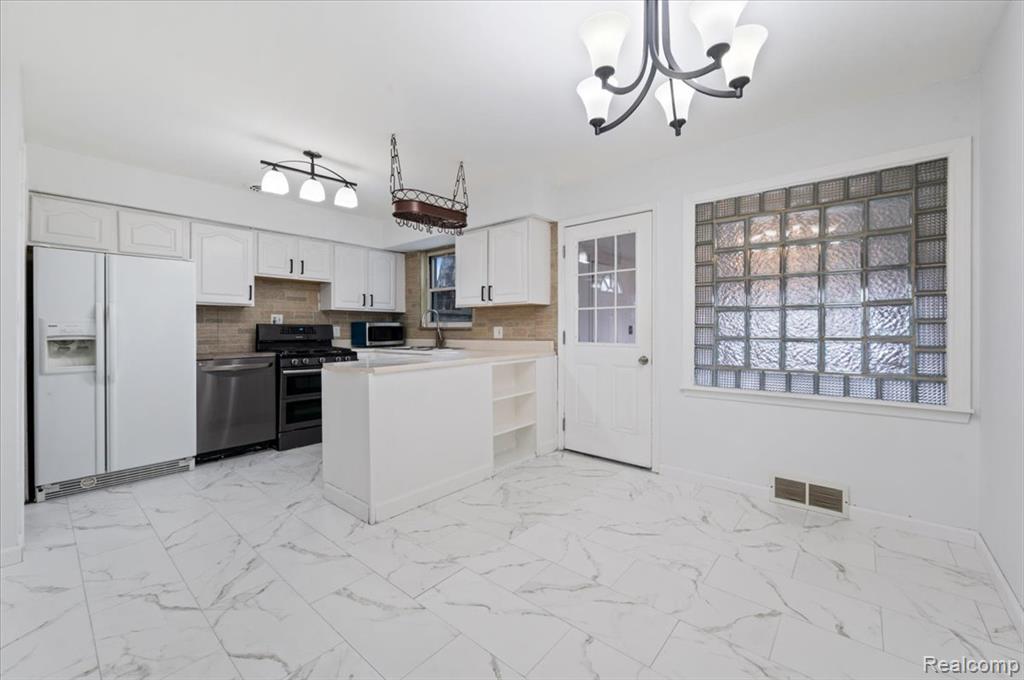 8457 Menge, Center Line, MI 48015 — Photo 15