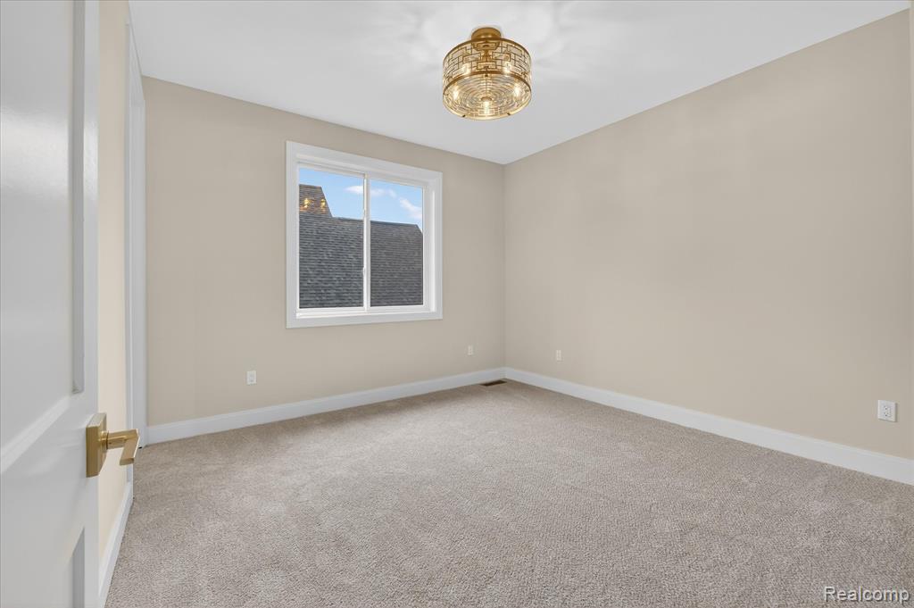 546 Maplehill Road, Rochester Hills, MI 48306 — Photo 32