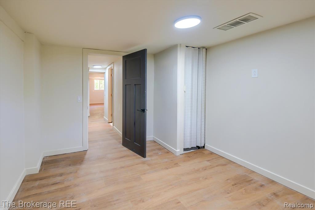 1401 Hillside Drive, Flint, MI 48532 — Photo 37