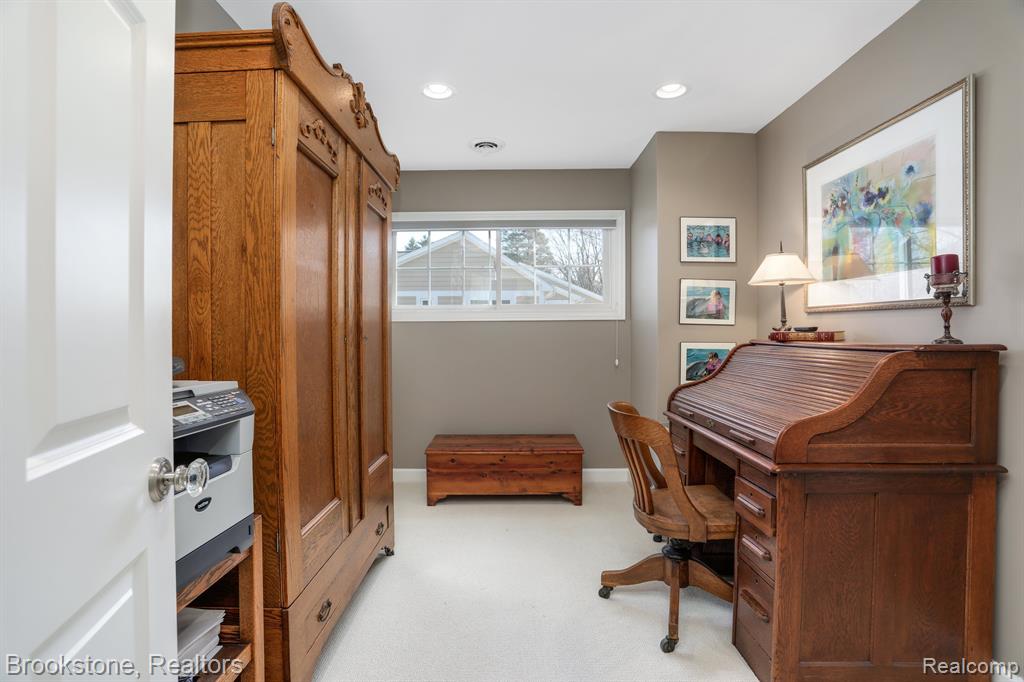 7585 LILAC Court, West Bloomfield, MI 48324 — Photo 31