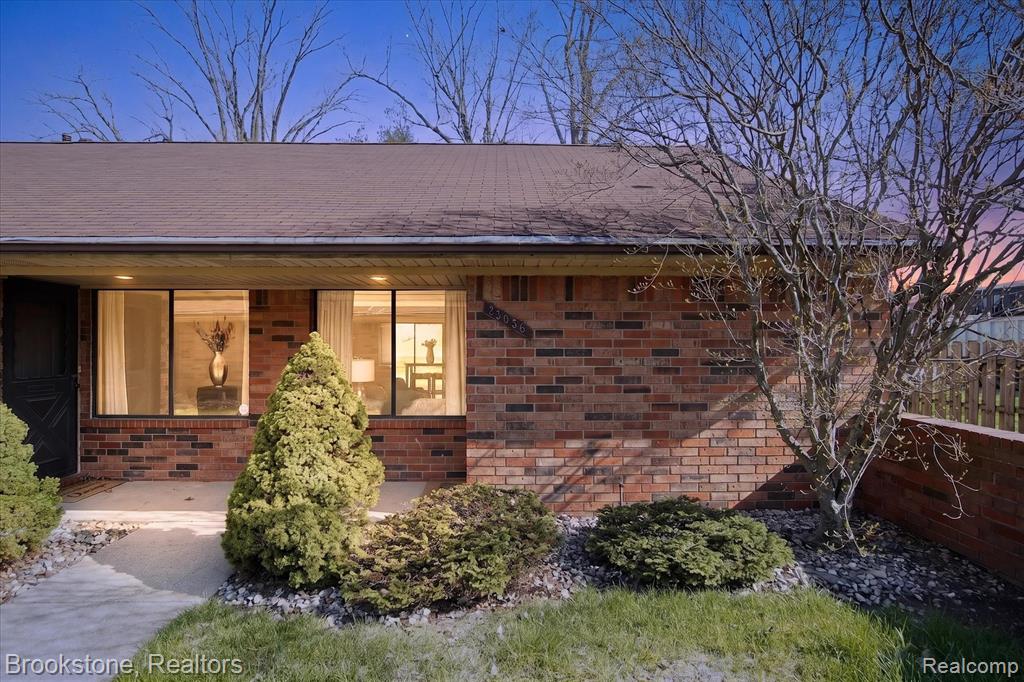 23056 Harrington Street, Clinton Twp, MI 48036