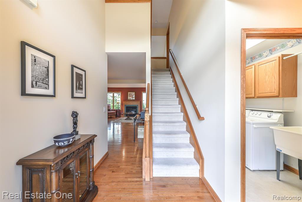 938 MILDRED J Court, Brighton, MI 48116 — Photo 4