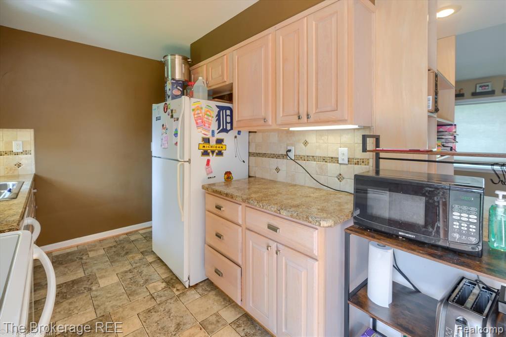 744 W Chelsea Circle, Davison, MI 48423 — Photo 13