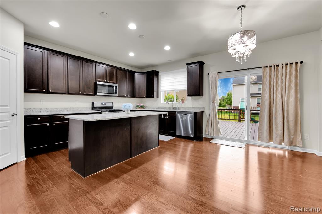 49633 Malten Drive, Macomb, MI 48044 — Photo 9