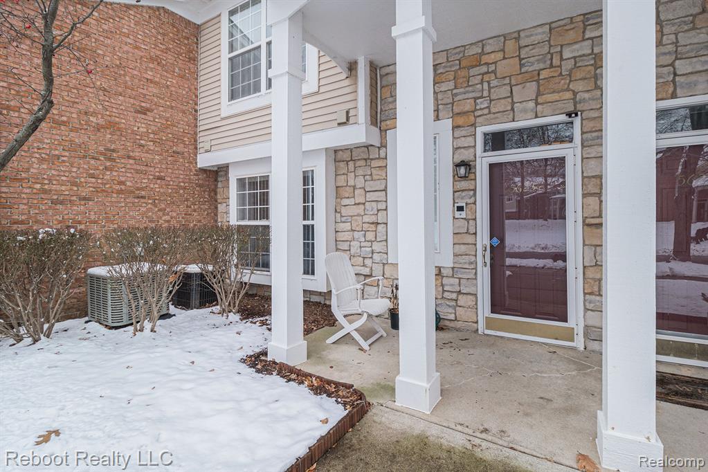 56234 Troon Dr N, Shelby Twp, MI 48316 — Photo 2