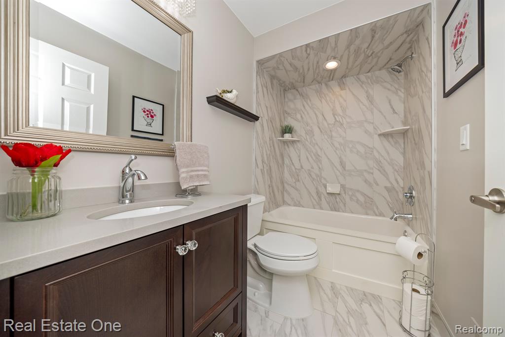 49139 FREEDOM Court, 4, Shelby Twp, MI 48315 — Photo 23