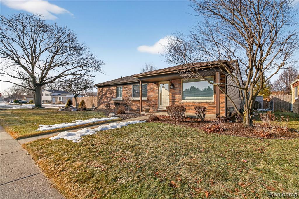 15715 Exeter Court, Fraser, MI 48026 — Photo 2