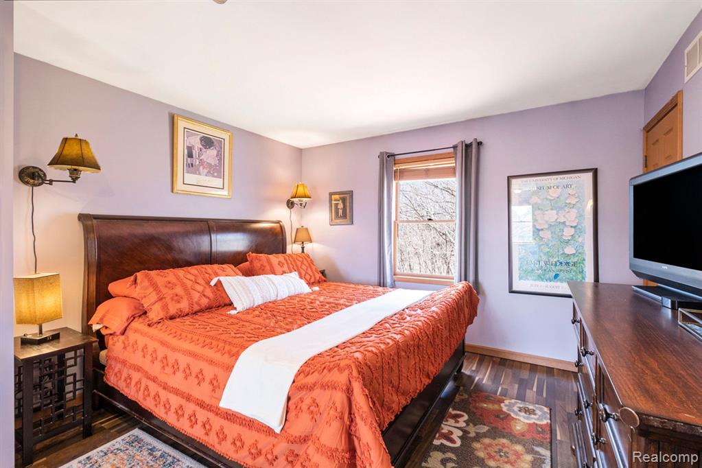 6475 HARTLAND Road, Fenton, MI 48430 — Photo 17