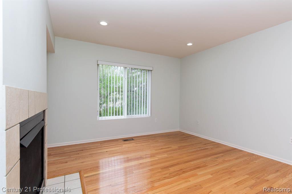 798 SANDALWOOD Drive, Troy, MI 48085 — Photo 17