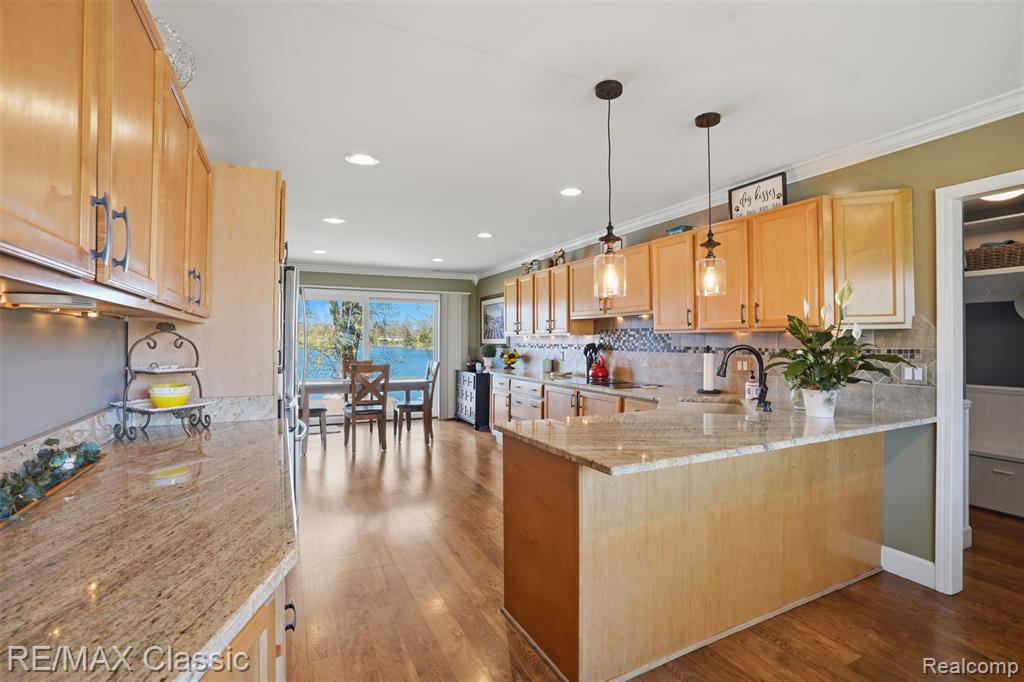 547 Deer Run, White Lake, MI — Photo 23