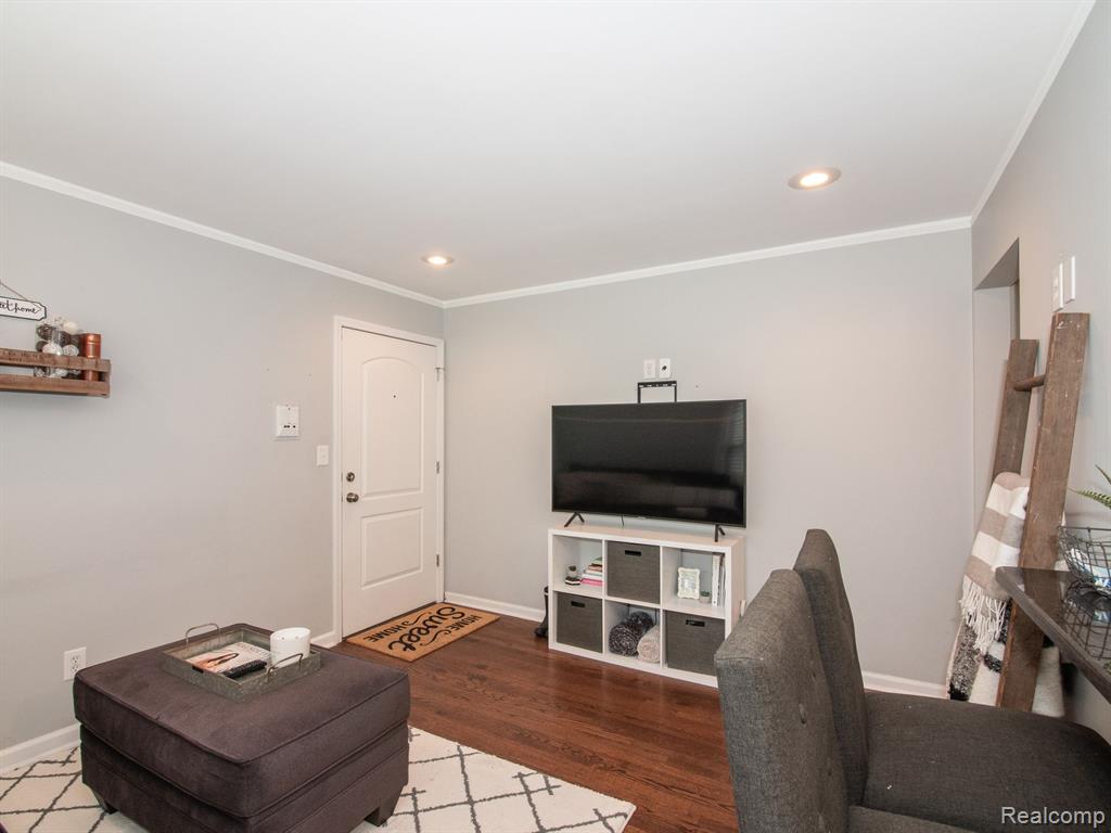 621 E Lincoln Avenue, Royal Oak, MI 48067 — Photo 5