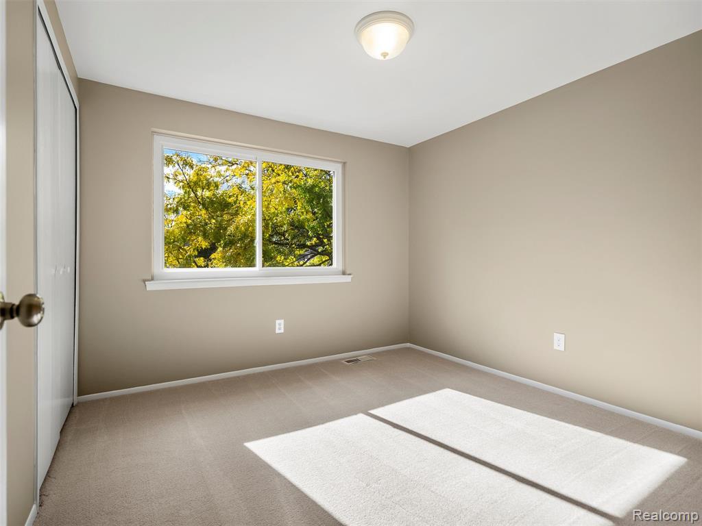 864 Dressler Lane, Rochester Hills, MI 48307 — Photo 28