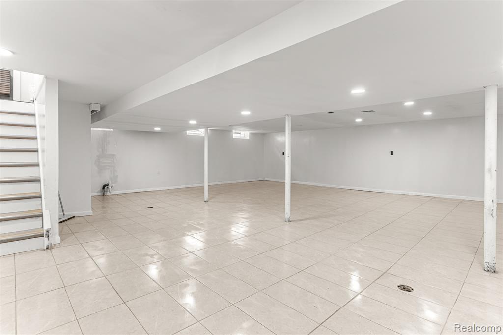 6981 Amboy Street, Dearborn Heights, MI 48127 — Photo 18