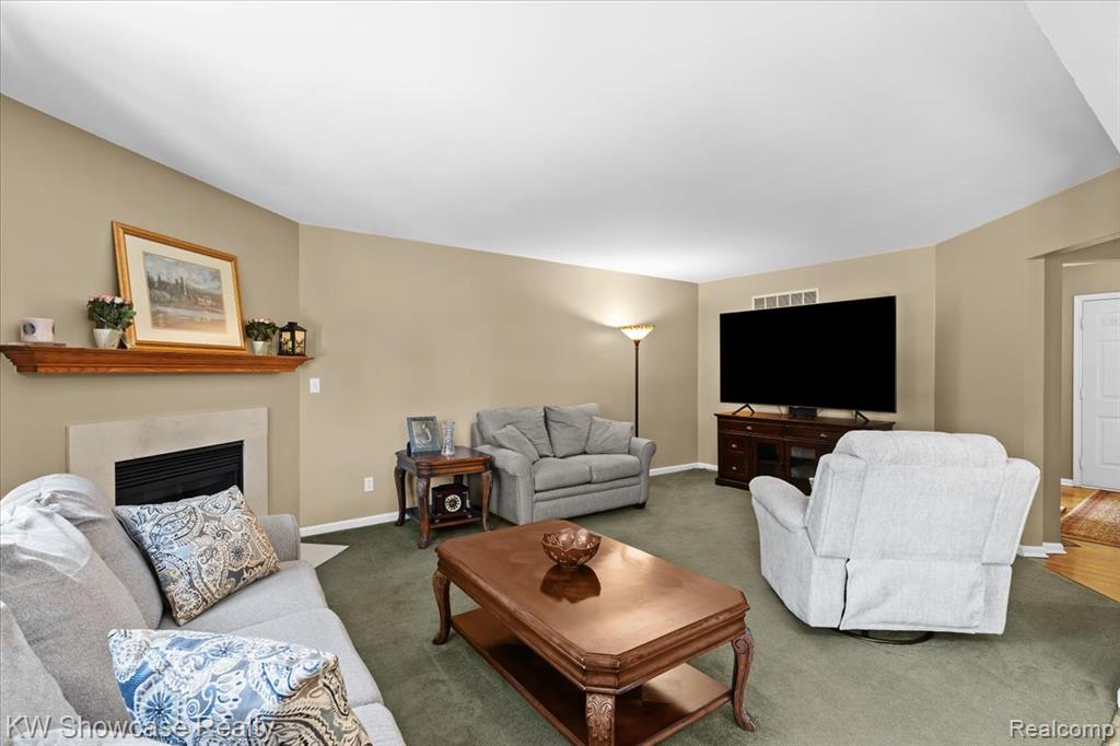 44847 Larkspur, Novi, MI 48377 — Photo 17