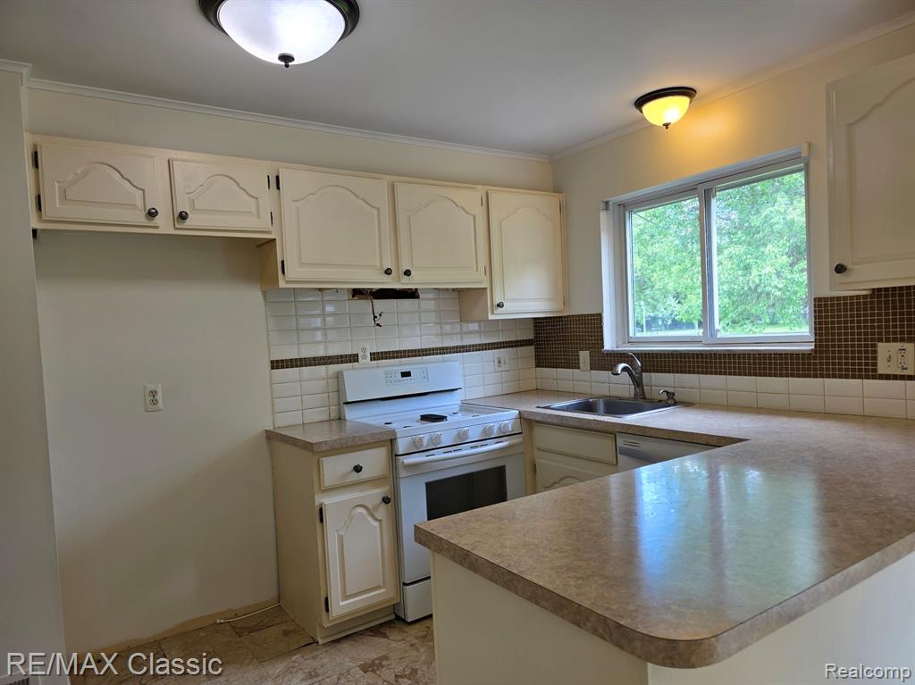 25714 Wexford Avenue, Warren, MI 48091 — Photo 7
