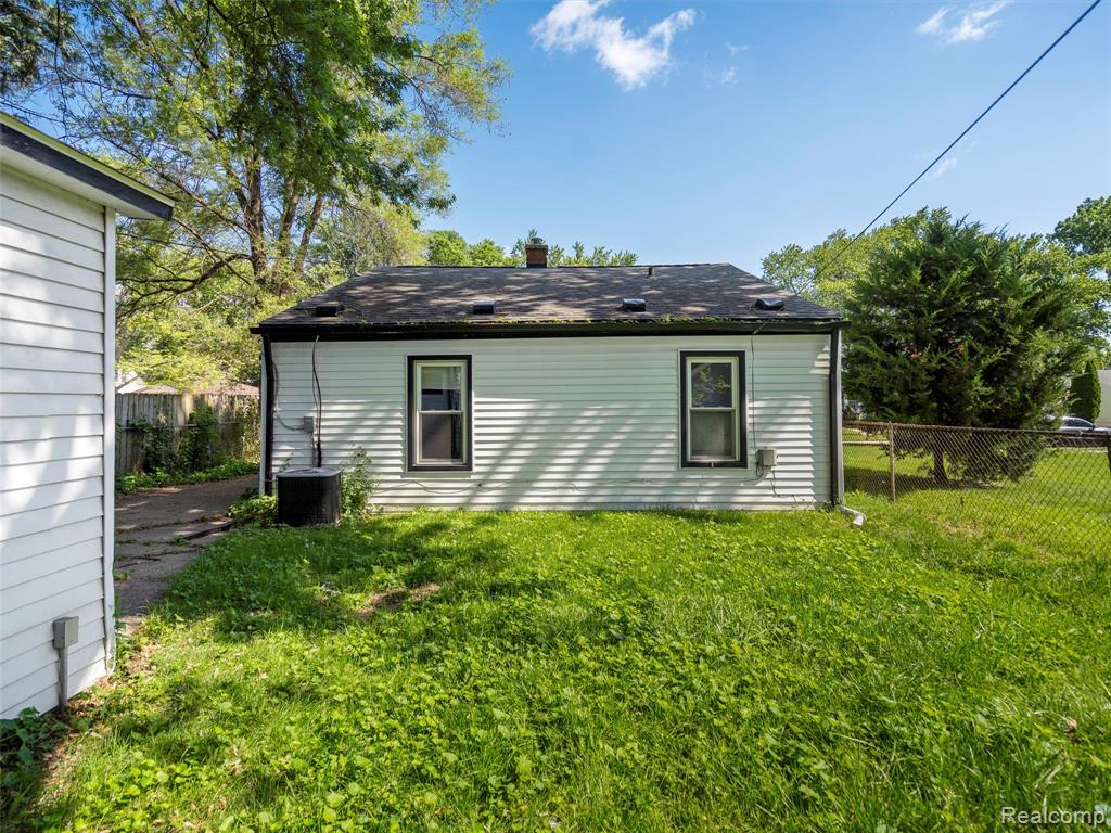 594 E Barrett Avenue, Madison Heights, MI 48071 — Photo 7