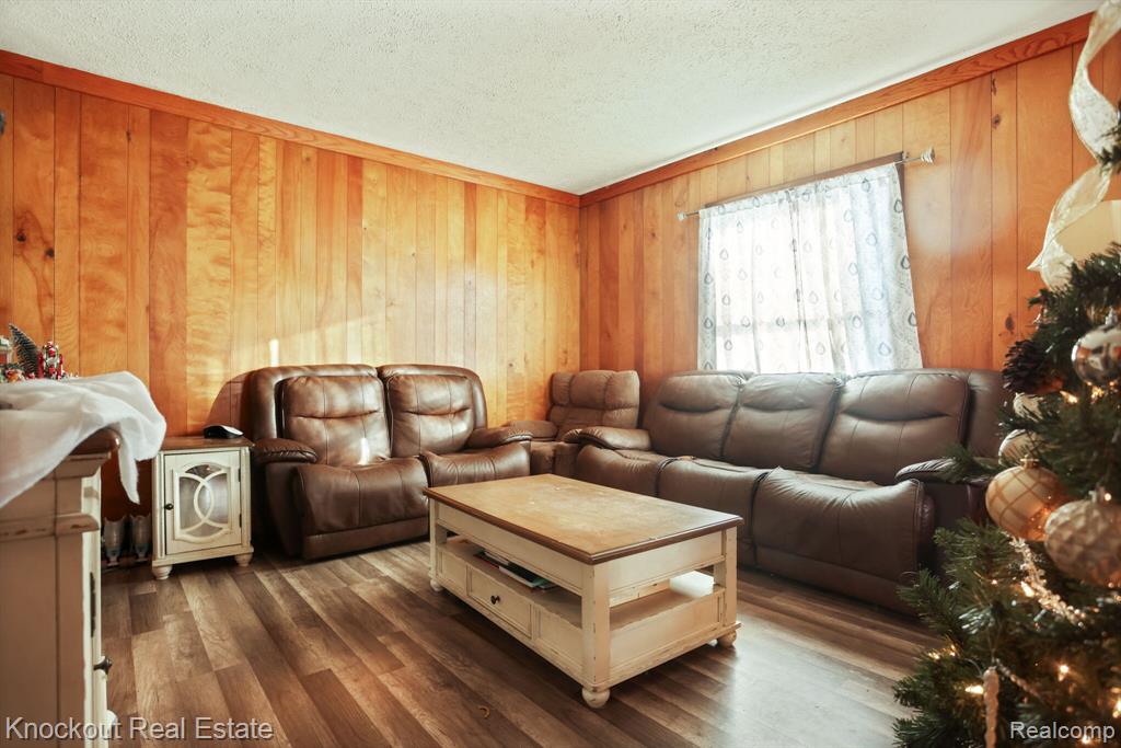 6180 Shattuck Road, Saginaw, MI 48603 — Photo 7