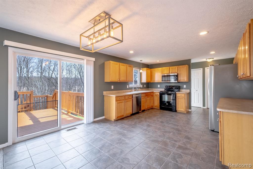 618 RUSTIC Trail, Linden, MI 48451 — Photo 6