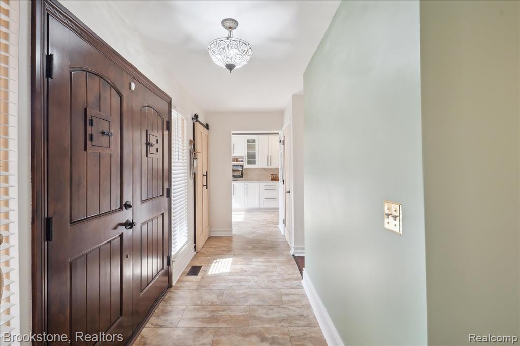 5195 Richard Run, West Bloomfield, MI — Photo 10