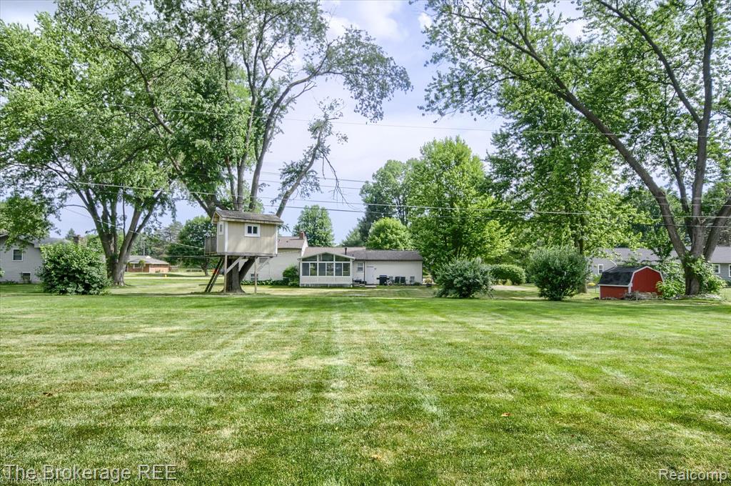 6228 Greenview Drive, Burton, MI 48509 — Photo 5