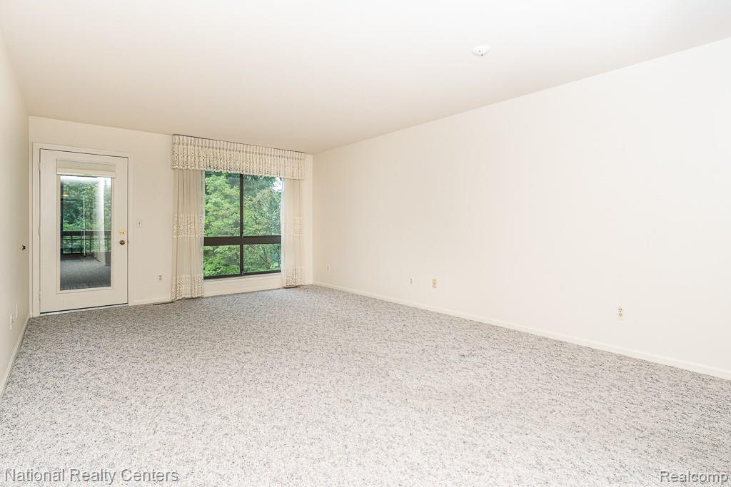 906 Wexford Way, 3, Rochester Hills, MI 48307 — Photo 14