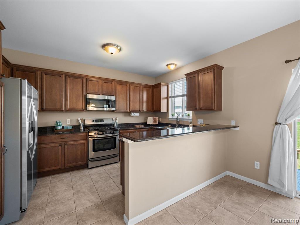 28385 COTTAGE Lane, New Hudson, MI 48165 — Photo 11