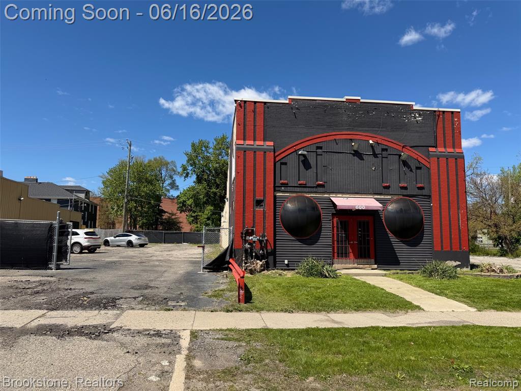 600 W Huron Street, Pontiac, MI 48341 — Photo 2