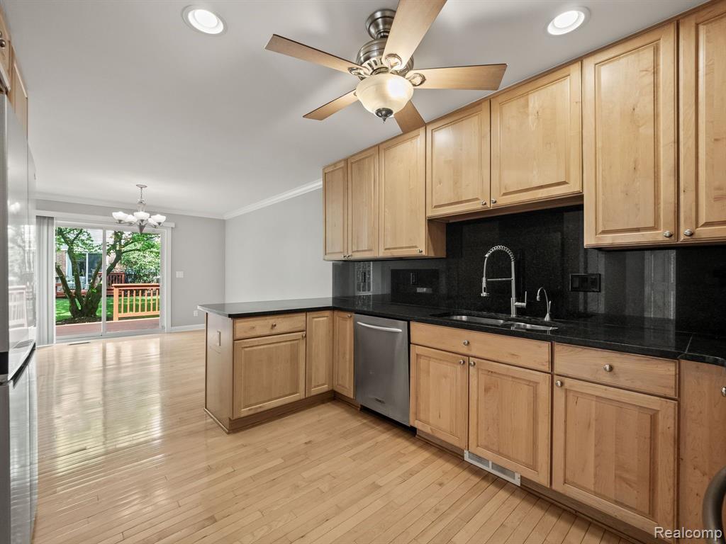 617 JAMES Circle, Royal Oak, MI 48067 — Photo 7