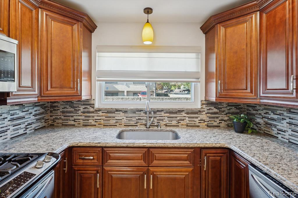 496 Langley Boulevard, Clawson, MI — Photo 9