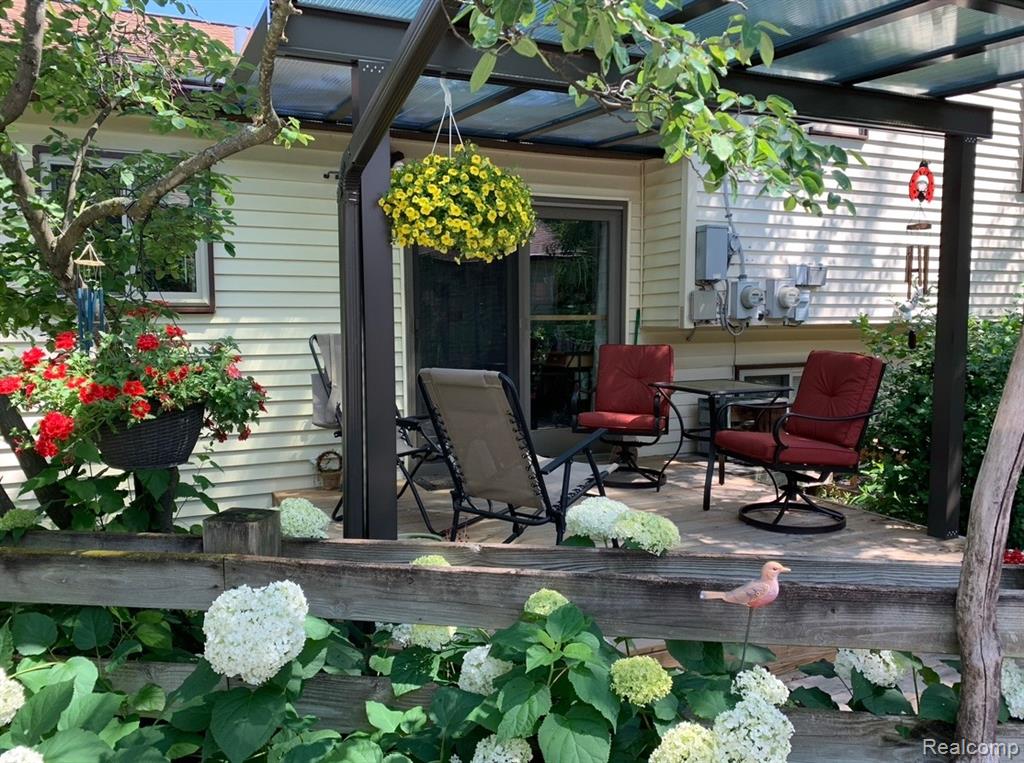 5685 S Aylesbury Drive, Waterford, MI 48327 — Photo 44