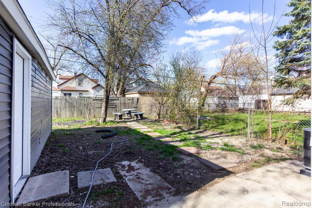 8237 PACKARD Avenue, Warren, MI 48089 — Photo 41