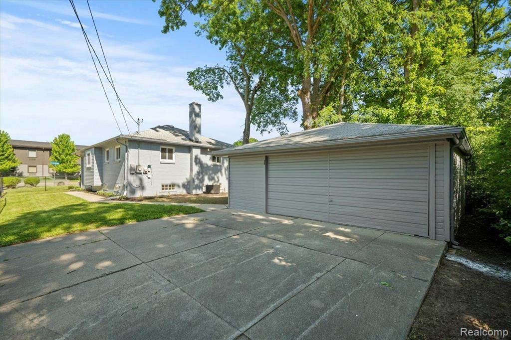 4014 GREENFIELD Road, Berkley, MI 48072 — Photo 32