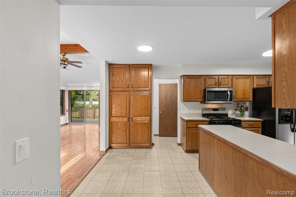 5315 Plymouth Street, Sterling Heights, MI 48310 — Photo 19