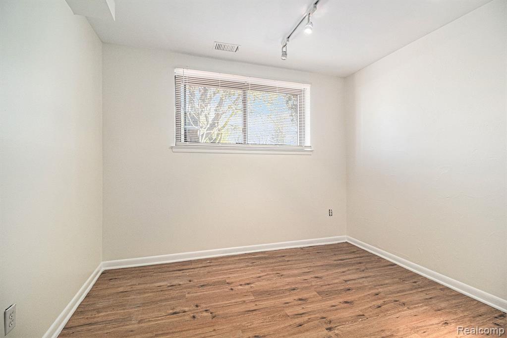 1376 MCCARTHY, Ypsilanti, MI 48198 — Photo 13