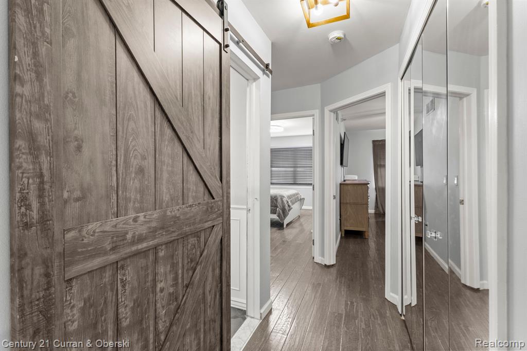 43 W VILLAGE Lane, Dearborn, MI 48124 — Photo 17