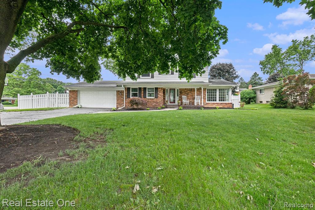 994 HAMPSTEAD Lane, Rochester Hills, MI 48309 — front exterior