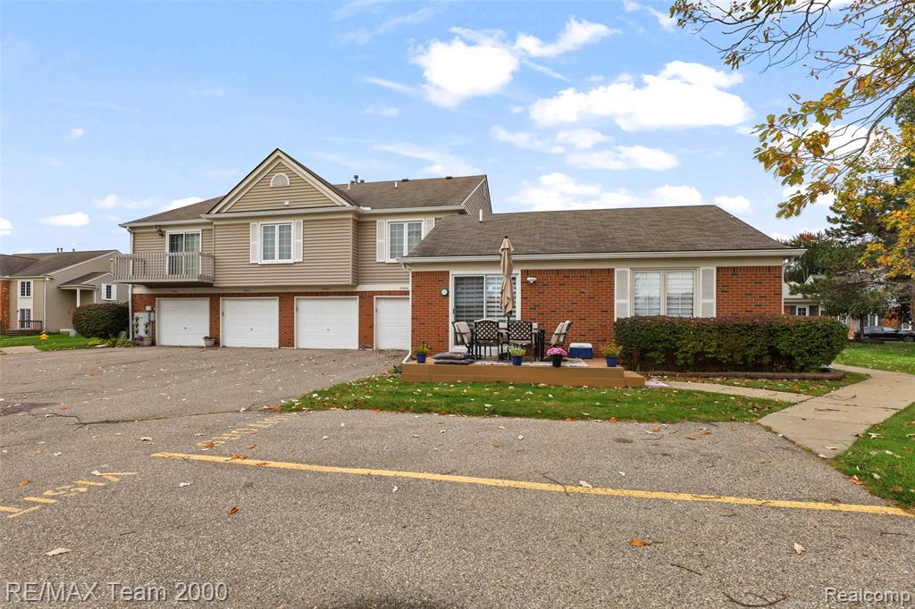 37424 Stonegate Circle, Clinton Twp, MI 48036
