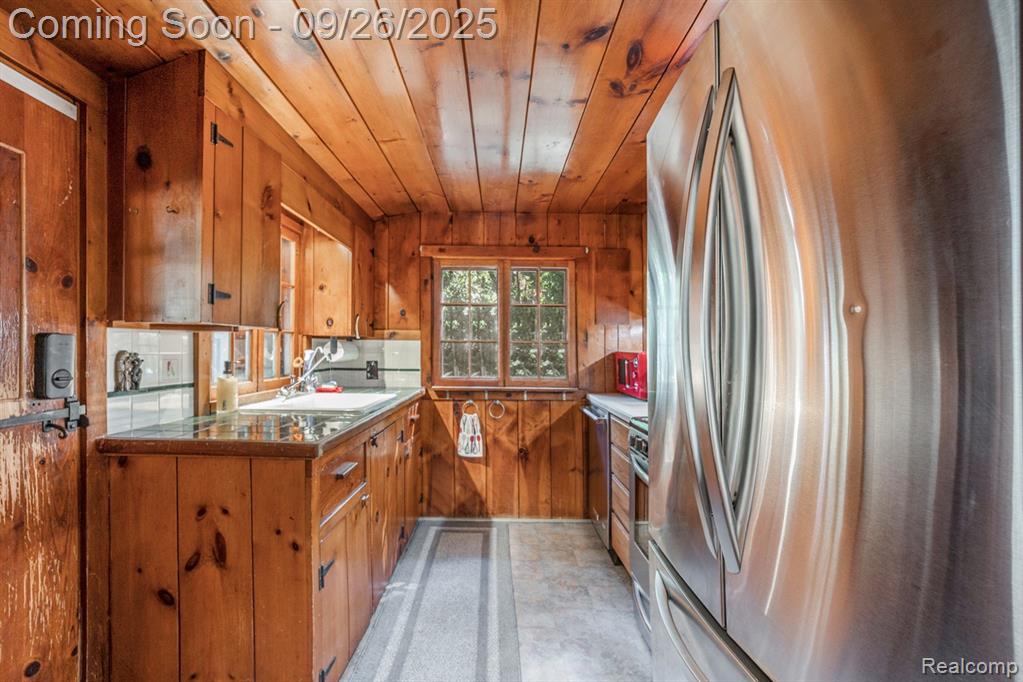 8085 High Point Trail, White Lake, MI — Photo 9