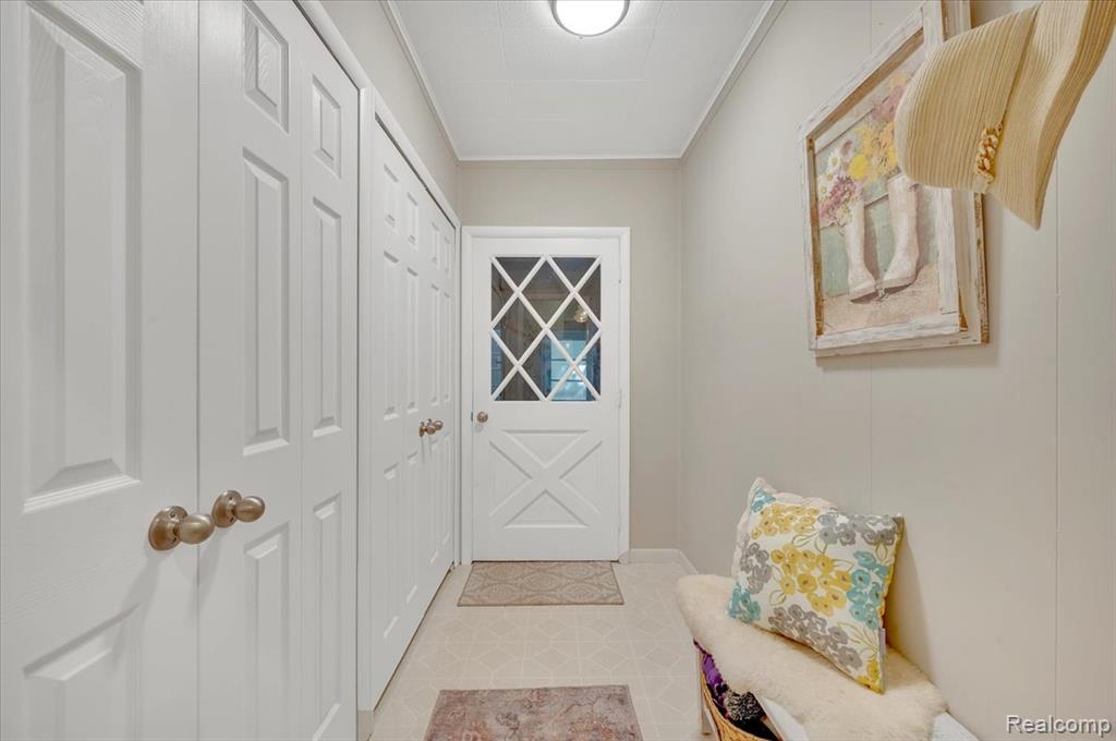 6875 Hubbard Road, Clarkston, MI 48348 — Photo 39