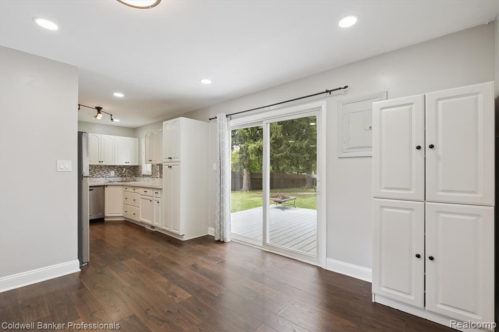 6314 Woodsdale Drive, Grand Blanc, MI 48439 — Photo 11