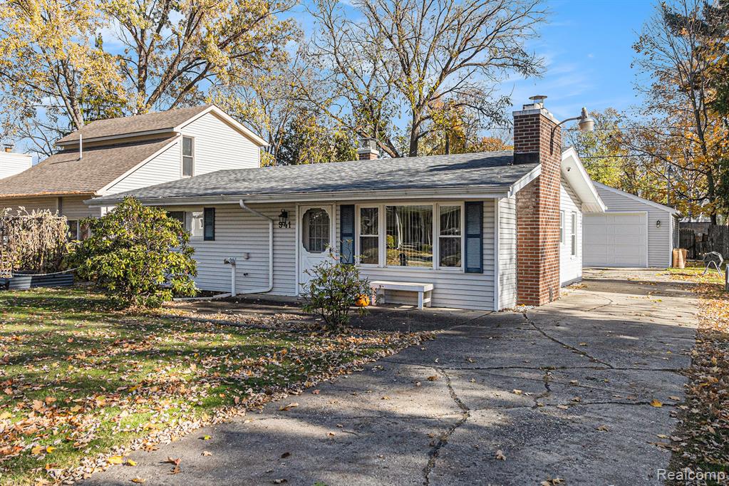 941 Marvell Place, Waterford, MI 48327 — Photo 16