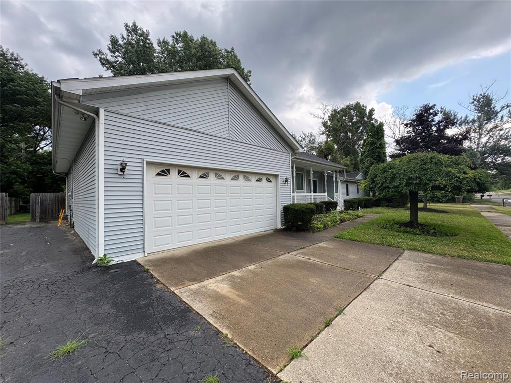 565 Highland Avenue, Pontiac, MI 48341 — Photo 5