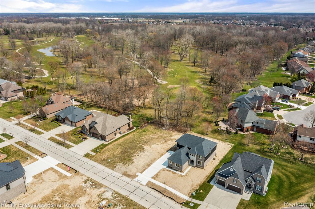 53972 CARRIGAN Drive, New Baltimore, MI 48047 — Photo 5