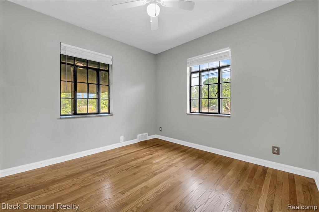 5500 Harvard Road, Detroit, MI 48224 — Photo 37