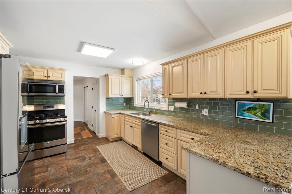 21412 Holmbury Road, Northville, MI 48167 — Photo 18