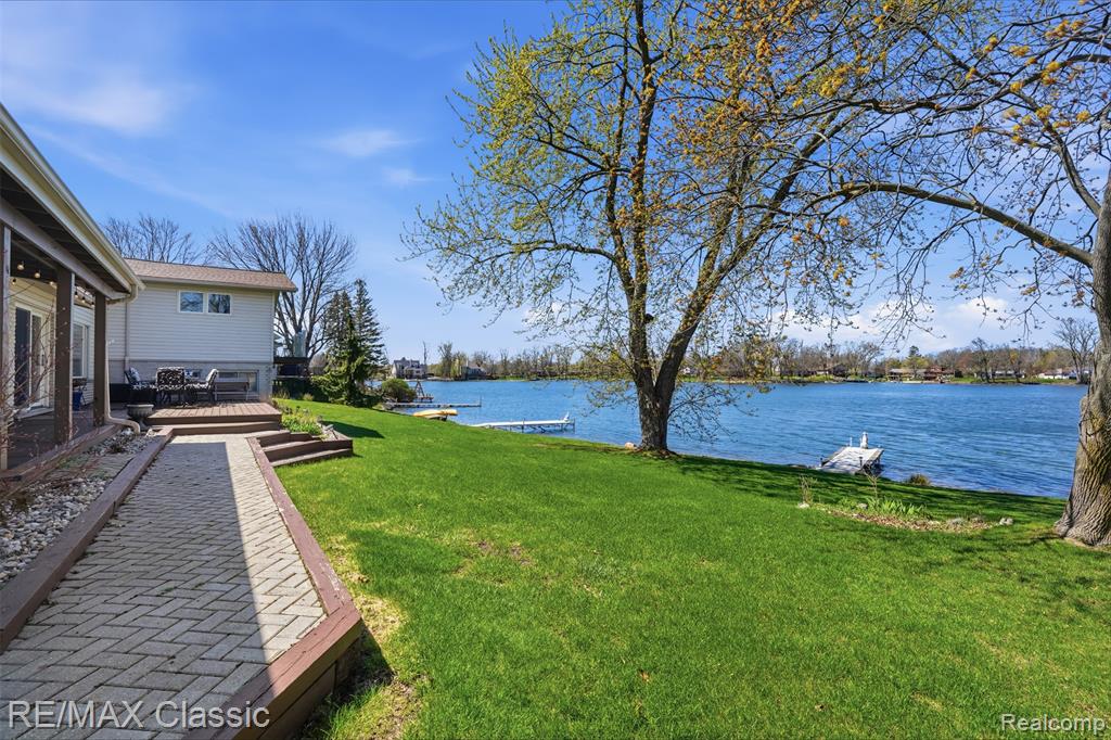 547 Deer Run, White Lake, MI — Photo 45