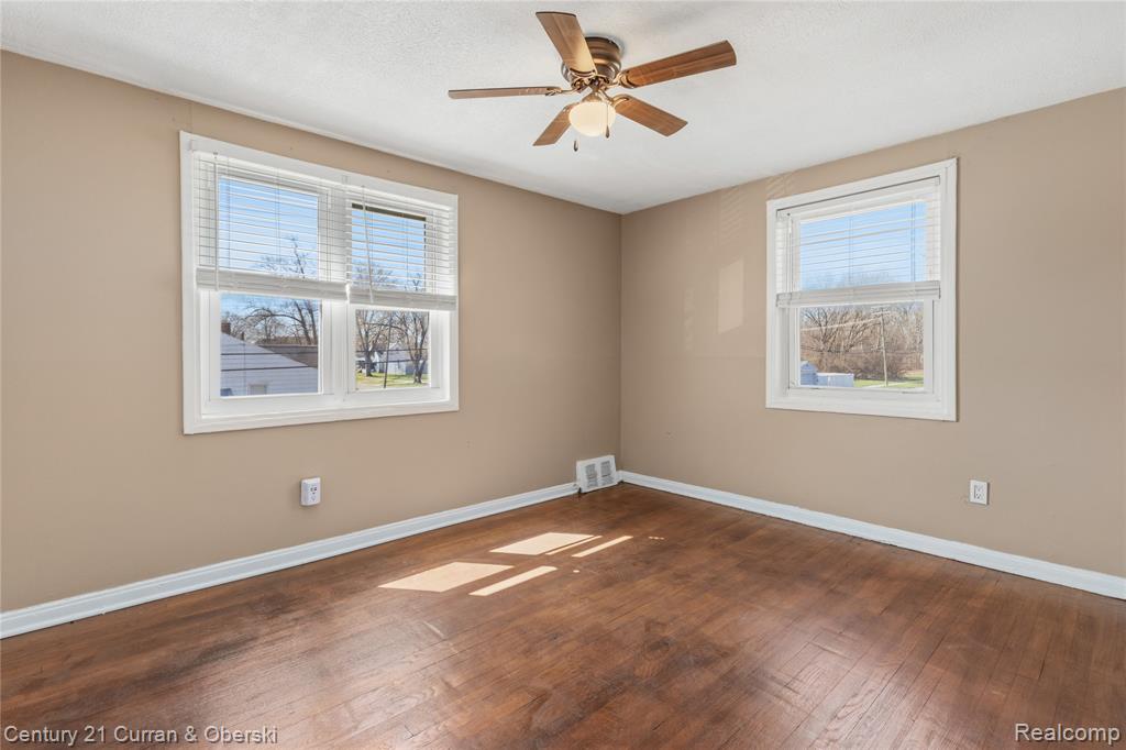 9100 Asbury Park, Detroit, MI 48228 — Photo 10